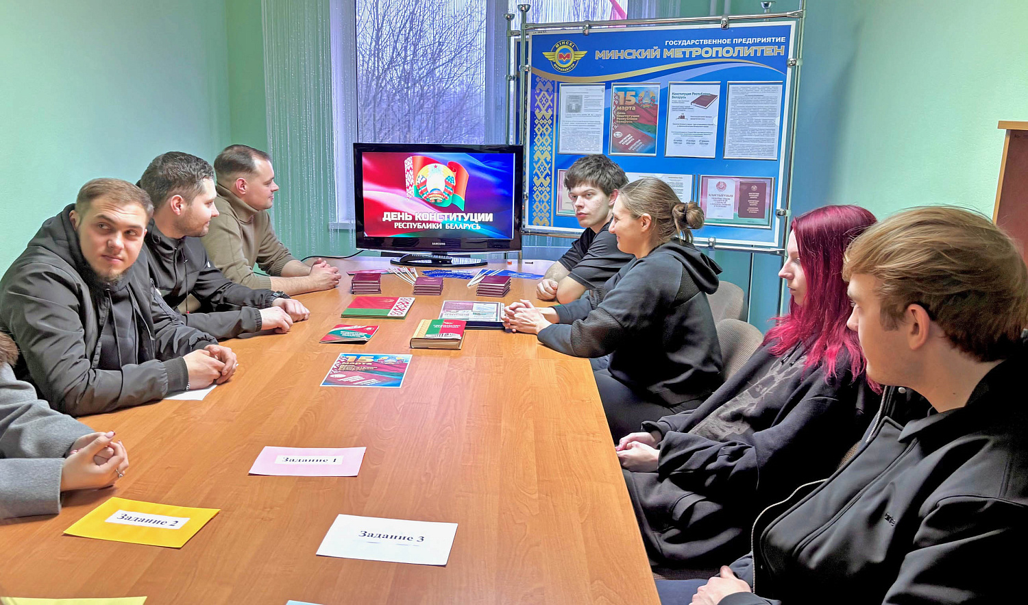 Проведен круглый стол ко Дню Конституции